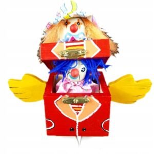 Dekoracja drewniana - skrzynia „Clown niespodzianka”,18x14 cm, motyw clowna